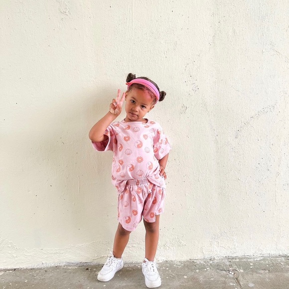 Indy & Pippa seashell and yinyang matching set NWT size 12m fits oversized - Picture 2 of 3